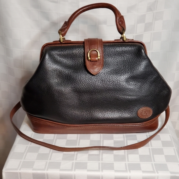 Liz Claiborne Handbags - Vintage Liz Claiborne